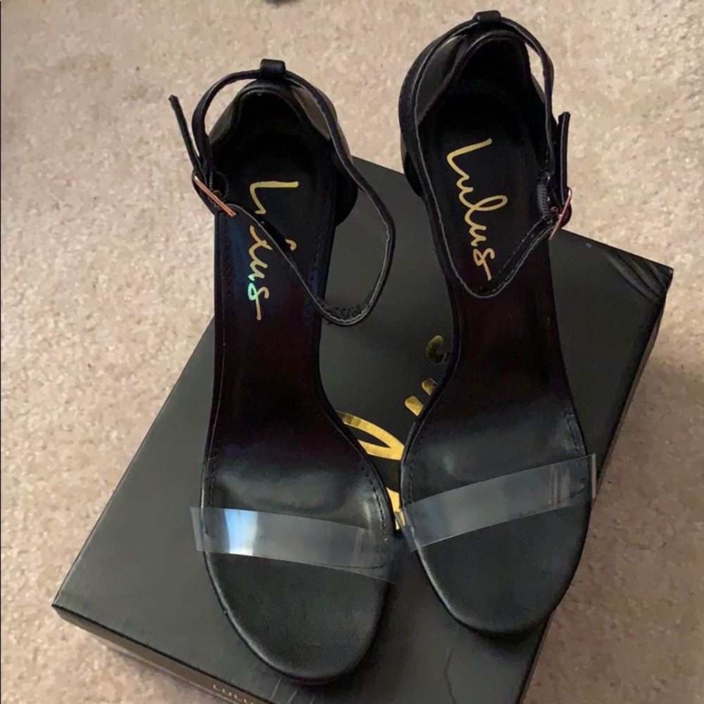 BRAND NEW NEVER WORN Lulu’s black heels